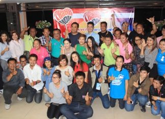 Chai yo! Members of the press gather for a group photo with benevolent hosts Bangkok Pattaya Hospital board of directors to thank them for hosting such a fun party.