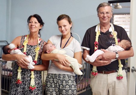(Right to left) Wolfgang Bosbach with his daughter and wife visit the Orphanage.
