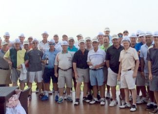 Both teams pose for a group photo prior to the commencement of battle.