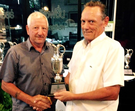 IPGC Chairman Dave Thomas (right) presents a trophy to Division 2 winner Mike Early.