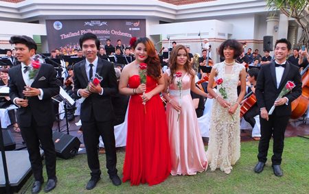 Some of the 12 student soloists: (L-R) Pongpisut Chinwong, Tanapol Srirat, Kornchanok Meesa, Pijarin Wiriyasakdakul, Kaltira Songprackhom and Wongsathorn Narunmit receive well-deserved applause.
