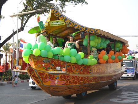 No one could fail to recognize the float from the Pattaya Floating Market.