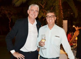 The Amari Pattaya’s General Manager Brendan Daly (left) and Resident Manager Richard Gamlin enjoy the evening.