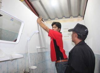 Peeping tom fined 500 baht Anon Inthisit shows police how he secretly videoed a woman in a restroom in Sattahip.