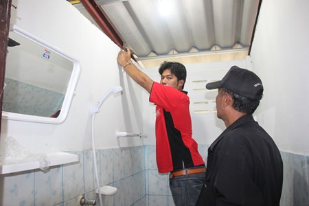 Anon Inthisit shows police how he secretly videoed a woman in a restroom in Sattahip.