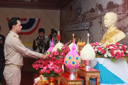 Mayor Itthiphol Kunplome lights candles to honor King Rama V on Local Administration Day.