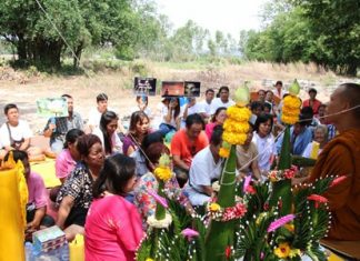 Superstitious Thais seeking “lucky” lottery numbers from Chaninpat Kawkanya, a mysterious monk from Kanmatuyaram Temple in Bangkok who is temporarily residing at a Sattahip cemetery, left frustrated after the cleric told them to cast away their greed and embrace goodness.