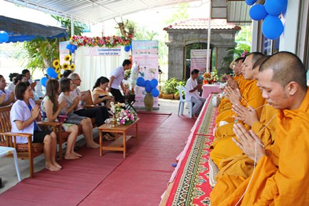 The Chonburi Health Care School celebrated its 10th anniversary by hosting a luncheon for nine monks invited to perform a prayer service for auspiciousness.