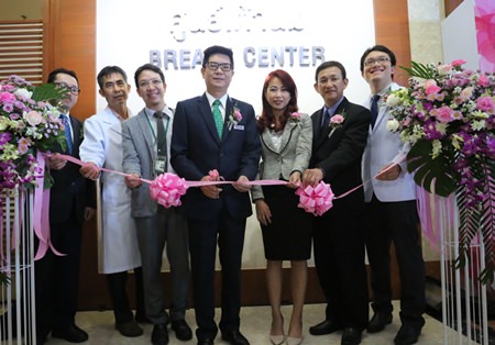 BHP Director Dr. Pichit Kangwolkij (center) cuts the ribbon with nurses and doctors to officially open the new Breast Cancer Center at Bangkok Hospital Pattaya.