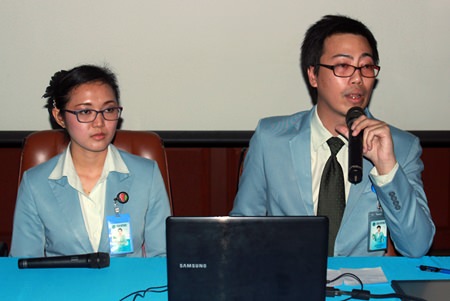 Anocha Khamsamer (left), head of the License Department and Yutasarth Yensuang (right), head of the Medical Records Department announce the new benefits offered at Pattaya Hospital.