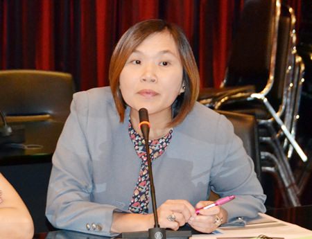 TAT Pattaya Director Suladda Sarutilavan unveils the “365 Days for Thais” campaign at city hall.