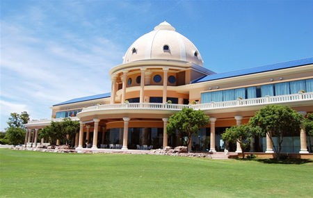 The impressive looking clubhouse at Royal Lakeside.
