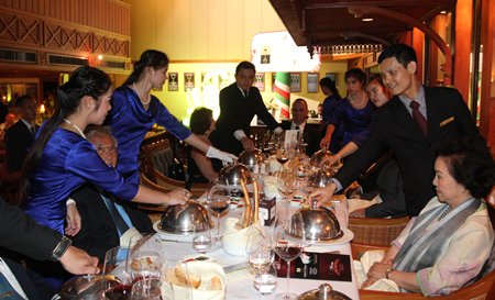 Royal Cliff Hotels Group Managing Director Panga Vathanakul (front right) are seen enjoying the sumptuous dinner and excellent food and wine pairings during Royal Cliff’s “A Taste of Veneto” Italian Wine Dinner.
