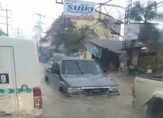 Flood in Soi Siam Country Club, where cars were half-submerged.