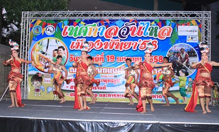 Local dancers perform a demonstration of Thai dance that is a good example of traditional Songkran culture.
