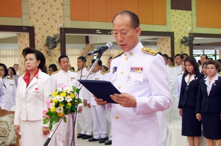 Gov. Khomsan Ekachai presides over an event to pay homage to King Rama III and salute the province’s government workers.