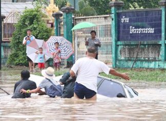 40 homes damaged by flooding in Sattahip Jamlong Jaisa-ard narrowly escaped injury when the floodwaters he was trying to drive through became too deep.