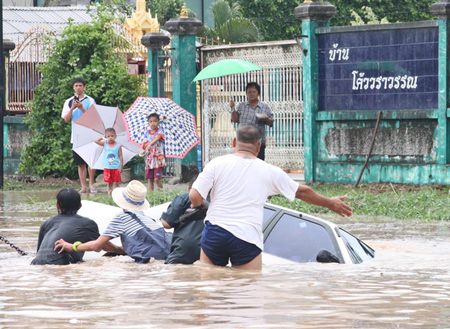 Jamlong Jaisa-ard narrowly escaped injury when the floodwaters he was trying to drive through became too deep.