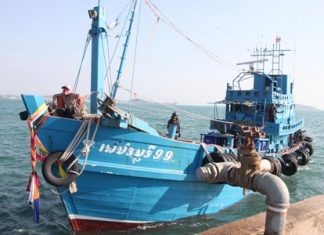 Navy captures oil smugglers, arrests 5 The Royal Thai Navy captured a Malaysia-registered oil tanker smuggling more than 100,000 liters of oil into Thailand, arresting five Thai crewmembers and seizing about a million baht in cash.