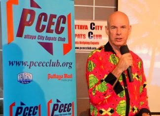 Bruce Kehlet introduces his “pet” Anna to his PCEC audience and explains the benefits of having snakes as pets.