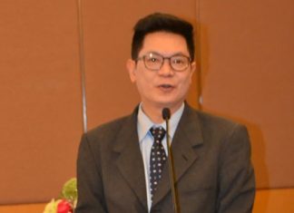 Bangkok Hospital Pattaya Dr Pichit Kangwolkij opens the hospital’s seminar about the physical and emotional problems that can come from staring too long at their Facebook pages