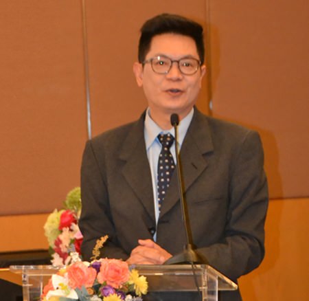 Bangkok Hospital Pattaya Dr Pichit Kangwolkij opens the hospital’s seminar about the physical and emotional problems that can come from staring too long at their Facebook pages