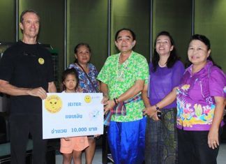 Jesters Chairman Lewis Underwood presents a 10,000 baht donation to Nongprue Deputy Mayor Enake Pathanangam to be used to build a new bathroom for Pemika’s family.