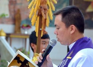 Mass, egg rolls mark Easter in Pattaya Pastor Francis Xavier Sukkaphat leads the parade on Good Friday.