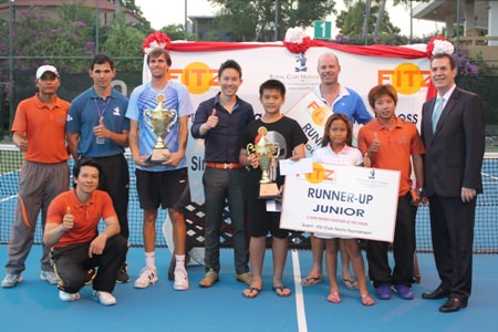 Vitanart Vathanakul, Executive Director of the Royal Cliff Hotels Group (5th from left), Antonello Passa, General Manager of the Royal Cliff Hotels Group (right) and Kritsana Sorahong, the Fitz Club –Racquets, Health & Fitness Manager (left kneeling) congratulate all the winners and finalists of the 5th Fitz Club Tennis Tournament on April 6.