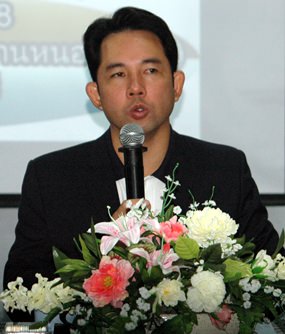 Itthiphol Kunplome, Mayor of Pattaya and President of the Windsurfing Association of Thailand, talks during the March 27 meeting.