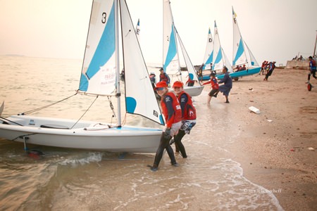 RS Quba dinghies are recovered from the water after another great day’s racing.