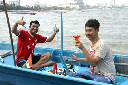 Wang and Ganguly enjoy a lighter moment during the tournament with cocktails and chess onboard a small fishing boat in Pattaya bay.