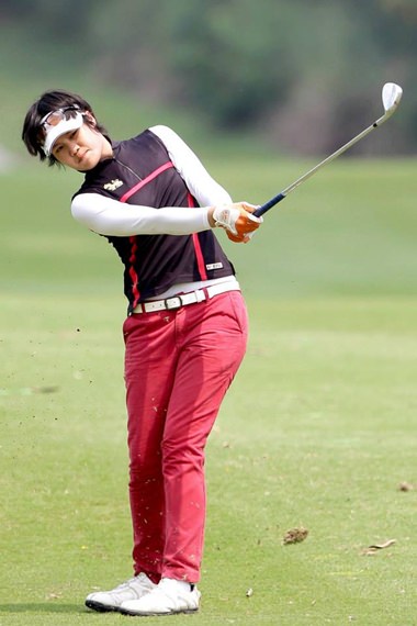 Kanphanitnan Muangkhumsakul won the ladies championship on Saturday, March 28, after carding a final round 9 under par 62 to finish on a three round total of 12 under 201.