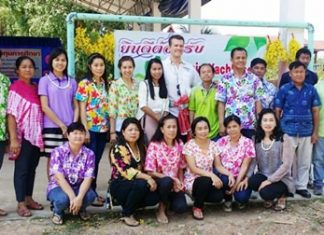 When I arrived, a delegation of teachers greeted me, put a flower garland around my neck and pushed me in front of the welcome board for a group picture.