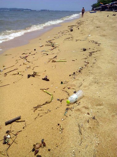 Tourists walking along Jomtien Beach in the early hours of the morning are often greeted by lines of trash that wash in overnight.
