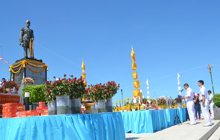 Vice Admiral Poolsak Uboltepchai, Director General of the Naval Communications and Information Technology Department of the Royal Thai Navy (right), leads ceremonies atop Pratamnak Hill on Abhakara Day.