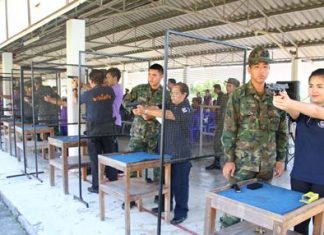 Anti-drug volunteers are given weapons training at the Royal Thai Marines Jessada Camp in Sattahip.