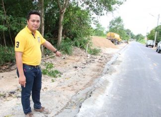 Chatchai Pongdee, lead contractor for Permanent Construction Co., says it’s not his fault the 6-million-baht road in Khet Udomsak he built began falling apart a month after it opened.