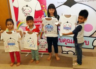 BHP, Thai Life aims for smart, happy babies Children take part in activities to develop their IQ.