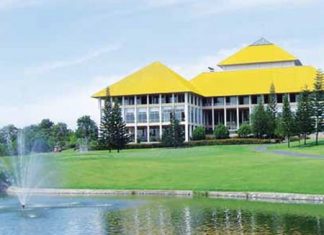 The fine clubhouse at Phoenix.