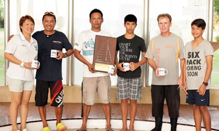 Hobie 16 National champions, Kitsada Vongtim and Poom Tabtim (centre) are flanked by runners-up Teerapong and Passuree (left) and third placed Robert and Henry (right). (Photo/m.v.tchelistcheff)