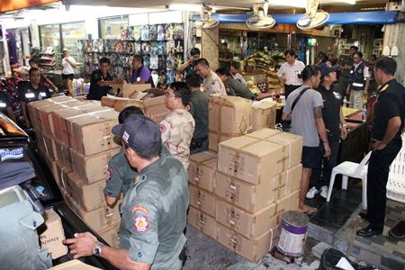 Police raid several South Pattaya bars and restaurants selling shisha, confiscating buraku, shisha pipes and other items worth more than a total 600,000 baht.