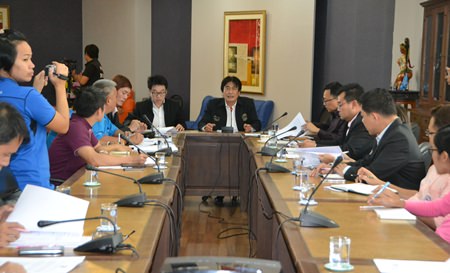 Deputy Mayor Ronakit Ekasingh chairs a meeting to discuss a five-year tourism-development plan being drafted to improve Koh Larn and Pattaya.