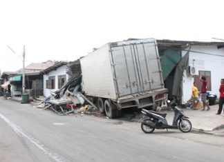 Driver Somnuek Kaewkanchana said that when his brakes failed he purposely turned his ice truck toward this storefront rather than have it barrel straight ahead onto a crowded pier.
