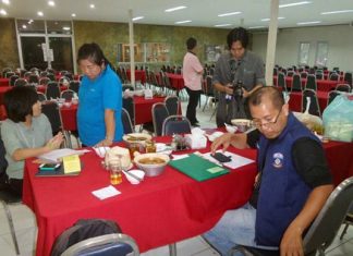 Officers from the Chonburi Public Health Department and local police raid Suvarnabhumi Thai Massage for allegedly selling substandard food and drugs.