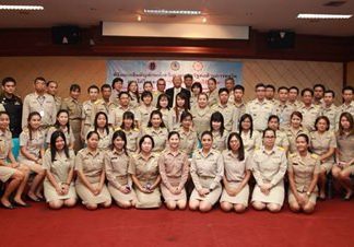 Pattaya presented honorary badges to reward the efforts of 84 civil servants and educators to combat corruption as the city joined the national government’s “war on corruption”.