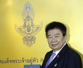 Author Sak Korsaengreung debuts “His Majesty the King and the Privy Council” now available in 3 languages.