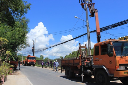 The Provincial Electrical Authority has begun replacing 12-meter-tall poles with 22-meter-tall towers in Pattaya in order to upgrade the city’s power system.
