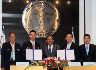 Mayor Itthiphol Kunplome and city officials sign an MOU with Wittaya Chaisuwan, chairman of East Water Group Co. to upgrade Pattaya’s water treatment system.