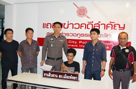 Pairoj Noypratum, claiming to be “mafia”, has been arrested for stabbing a rival with a small knife, which he holds up for the media.